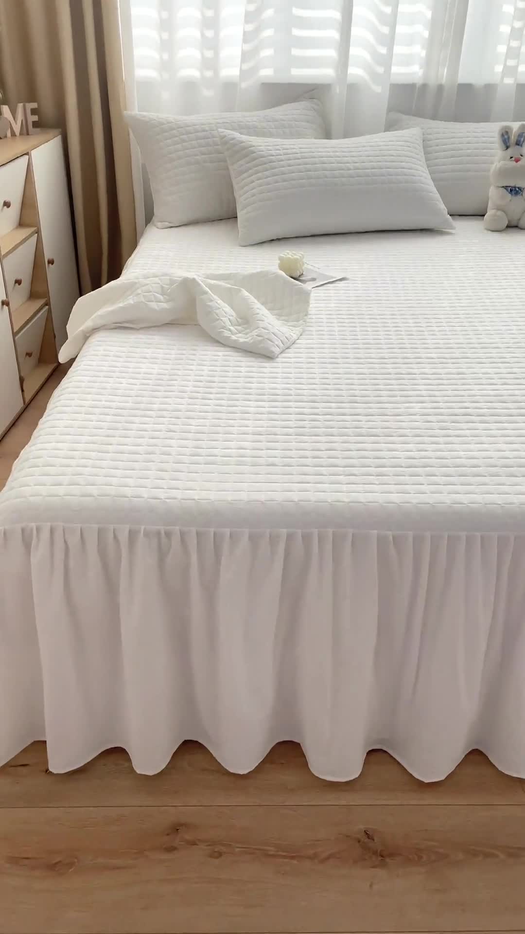 91家纺网 家纺一手货源 找家纺 忘忧草 2023新款全棉色织水洗棉床裙纯棉夹棉加厚纯色无印 格韵-白色