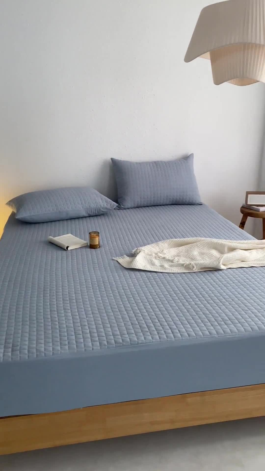 91家纺网 家纺一手货源 找家纺 忘忧草 2023新款全棉色织水洗棉夹棉床笠纯棉无印风格纯色 格韵-浅蓝