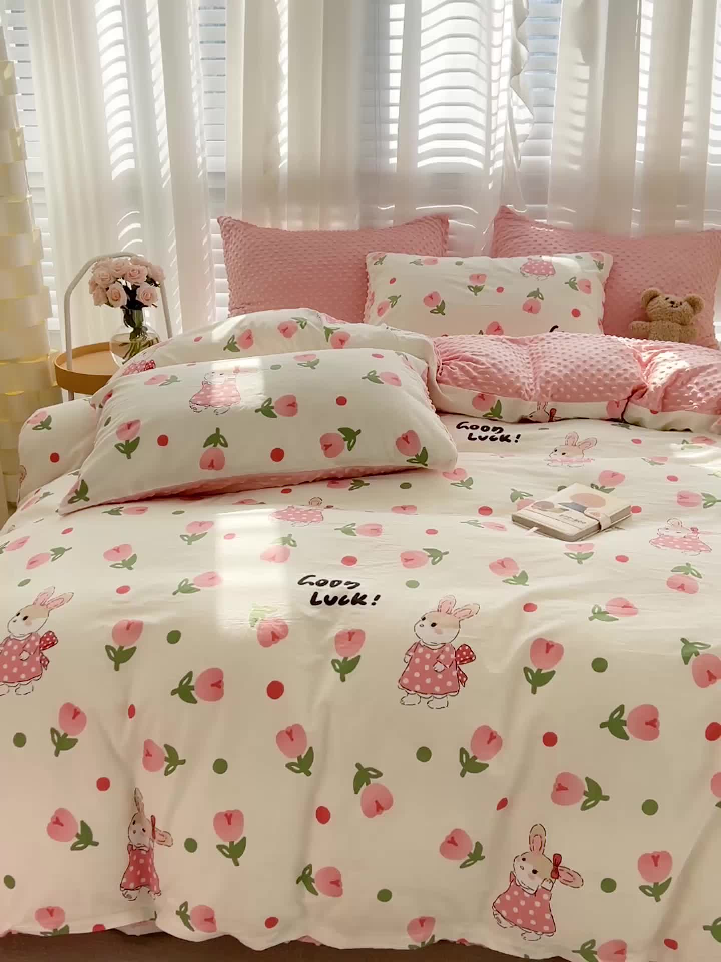 91家纺网 家纺一手货源 找家纺 梦家居 2023新款全棉加安抚豆豆绒被套两件套三件套 郁金花兔