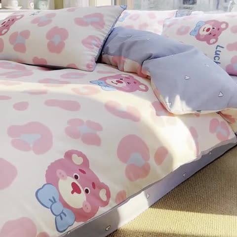 91家纺网 家纺一手货源 找家纺 沐辰 2023新款13372全棉印花四件套-萌趣系列 爱心草莓