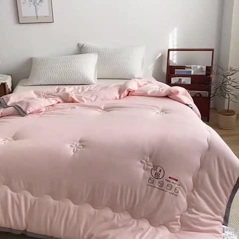 91家纺网 家纺一手货源 找家纺 爱宝被业 2025新款原棉泡泡纱被被子被芯系列 粉色