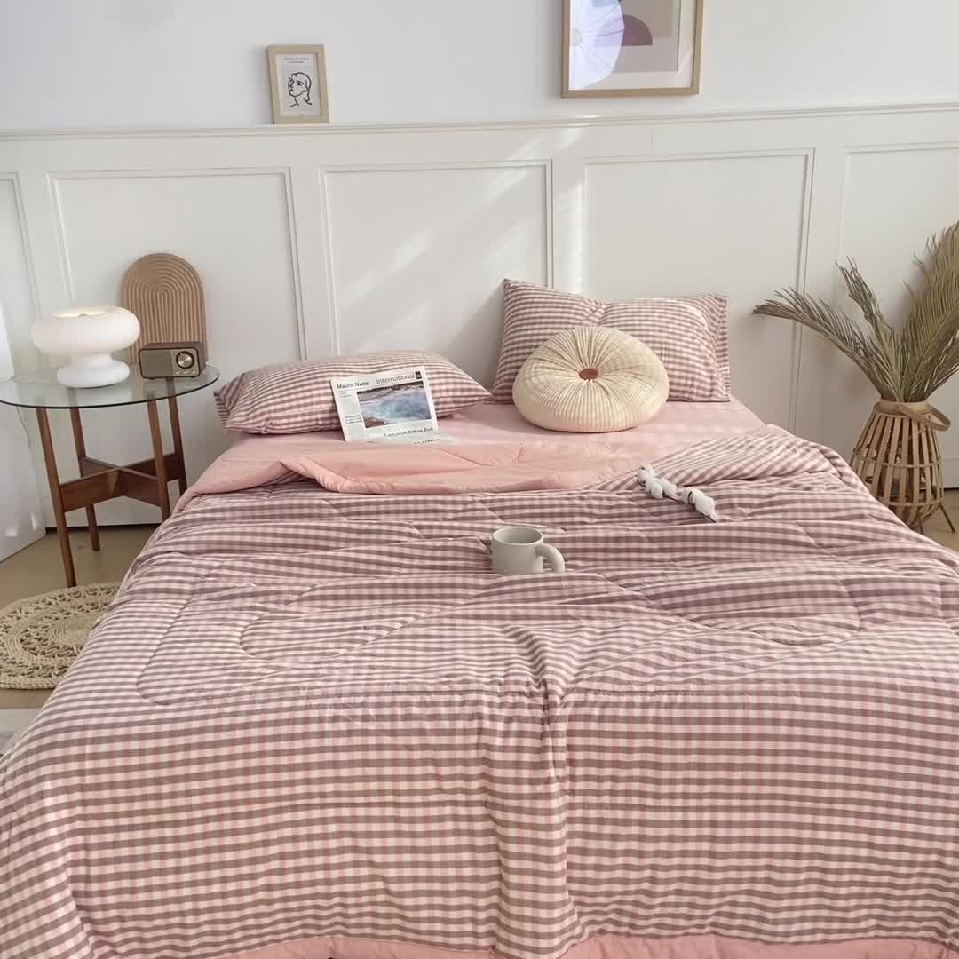 91家纺网 家纺一手货源 找家纺 鸣升新疆长绒棉全棉花色织水洗棉夏被四件套 粉小格