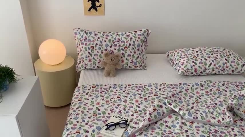 91家纺网 家纺一手货源 找家纺 星期八 2023新款卡通针织棉大豆夏被 小熊花花