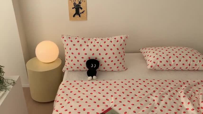 91家纺网 家纺一手货源 找家纺 星期八 2023新款卡通针织棉大豆夏被 小草莓