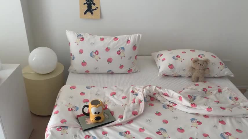 91家纺网 家纺一手货源 找家纺 星期八 2023新款卡通针织棉大豆夏被 苹果女孩