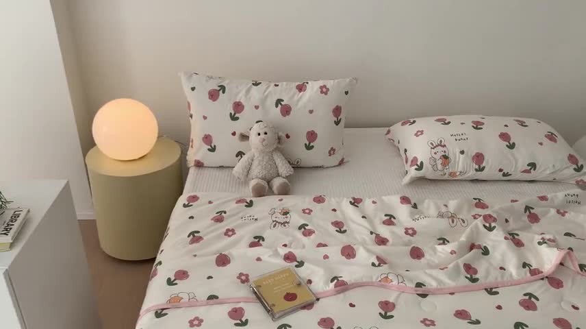 91家纺网 家纺一手货源 找家纺 星期八 2023新款卡通针织棉大豆夏被 玫瑰兔