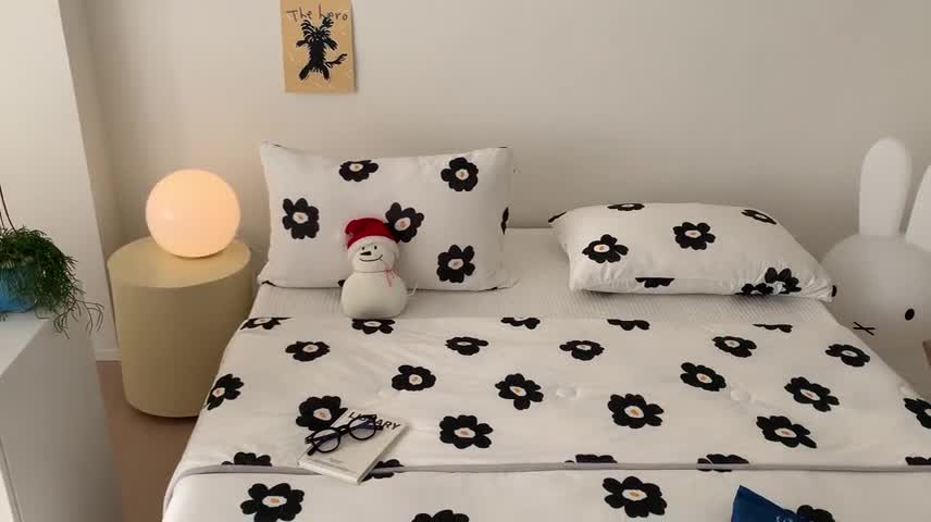 91家纺网 家纺一手货源 找家纺 星期八 2023新款卡通针织棉大豆夏被 简色花