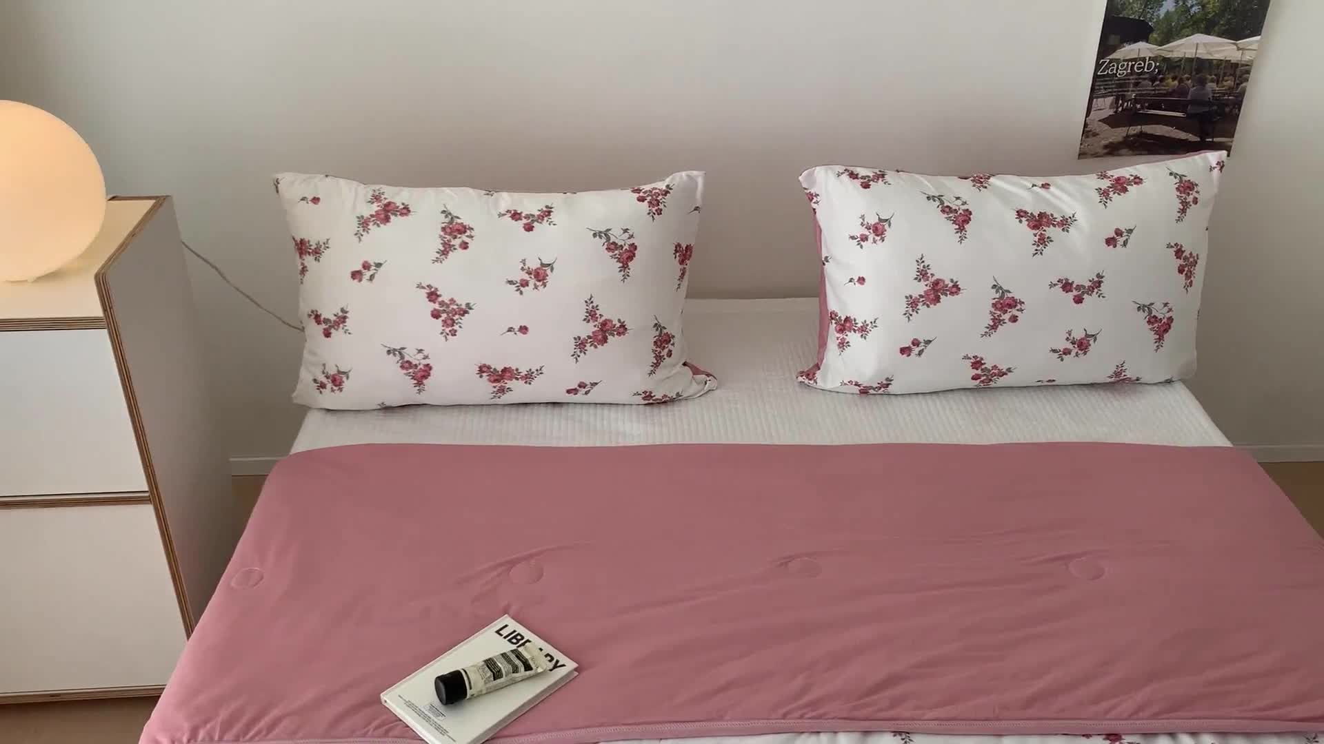 91家纺网 家纺一手货源 找家纺 星期八 2023新款针织棉卡通夏被被子被芯 粉茵