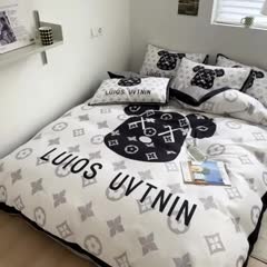 91家纺网 家纺一手货源 找家纺 摩卡 2024新款博主风水洗真丝四件套 熊头白