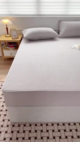 91家纺网 家纺一手货源 找家纺 忘忧草 2023新款A类针织棉夹棉防水床笠 淡雅白