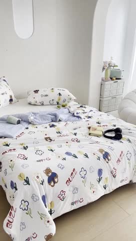 91家纺网 家纺一手货源 找家纺 有货 2023新款元气波点针织大豆被 波点快乐熊