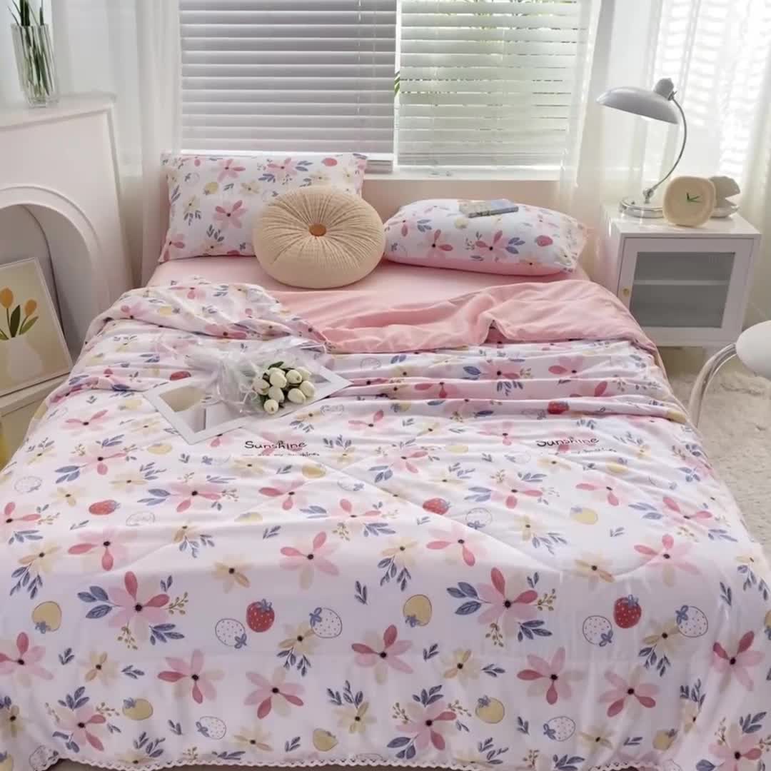 91家纺网 家纺一手货源 找家纺 羋多 2024新款小清新花边水洗棉夏被夏被四件套浅夏时光