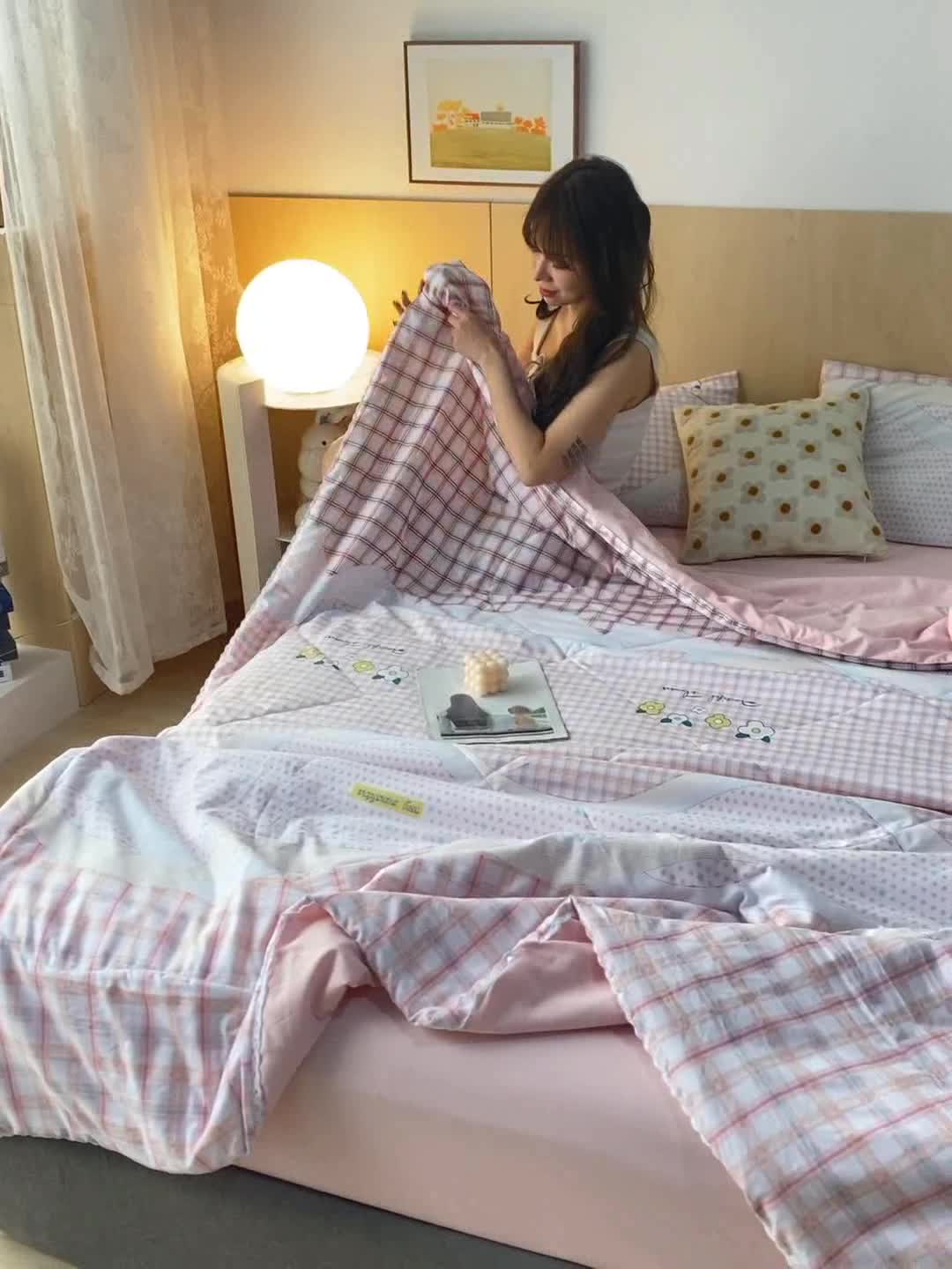 91家纺网 家纺一手货源 找家纺 羋多 2024新款小清新花边水洗棉夏被夏被四件套盛夏光年