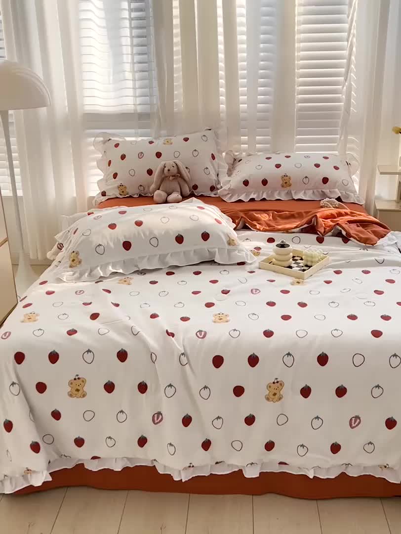 91家纺网 家纺一手货源 找家纺 澳梵 小清新水洗棉麻夏被四件套 草莓熊