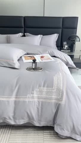 91家纺网 家纺一手货源 找家纺 榻尚家居 2023新款格瑞斯系列100贡缎长绒棉四件套工艺款四件套 格瑞斯灰