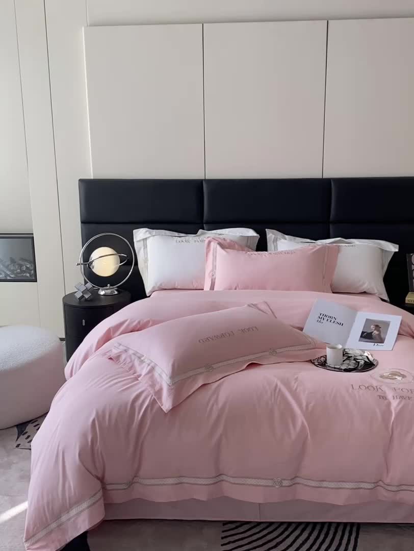 91家纺网 家纺一手货源 找家纺 安妮 2023新款全棉刺绣四件套邂逅系列 豆粉色