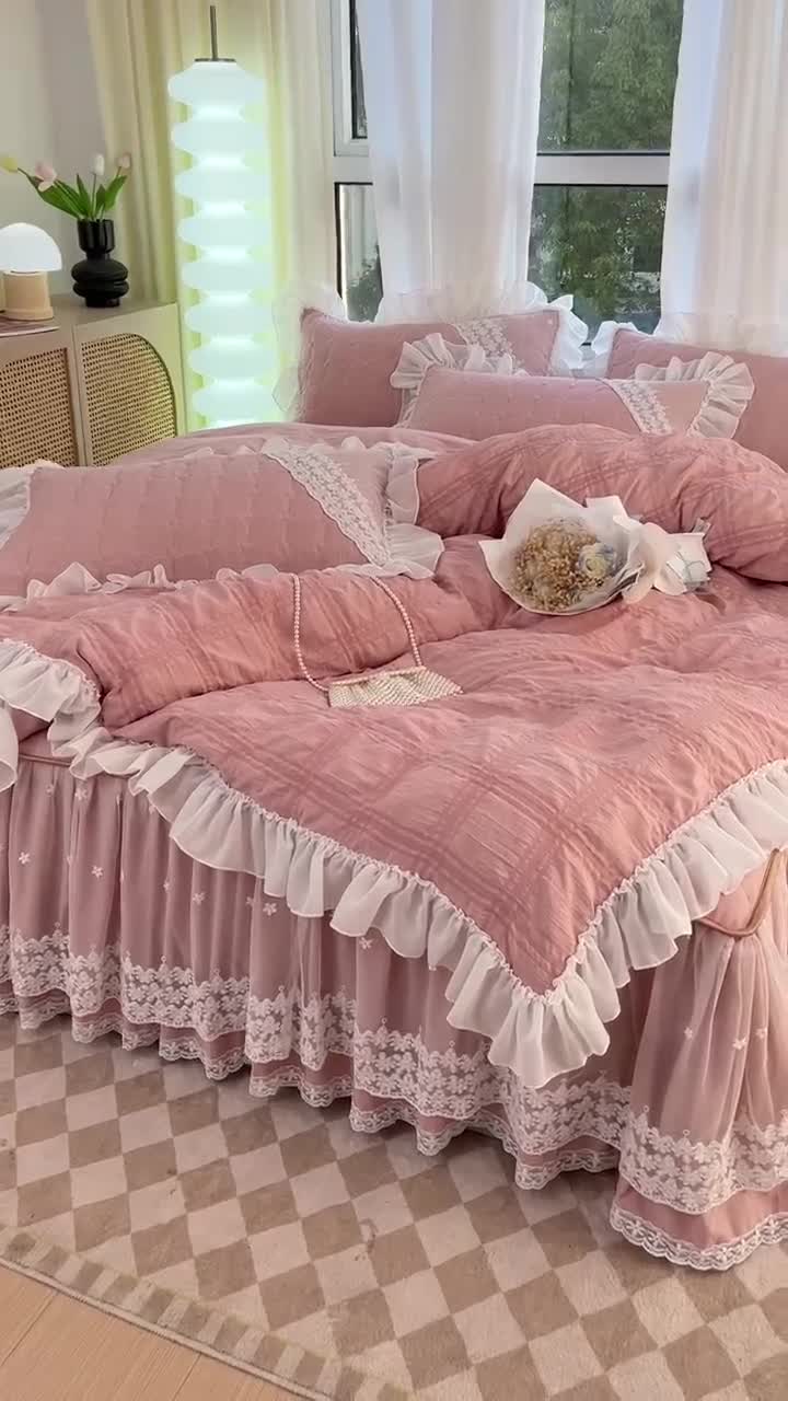 91家纺网 家纺一手货源 找家纺 罗艺轩 2024新款 泡泡纱夹棉床裙白雪公主系列四件套 美人玉