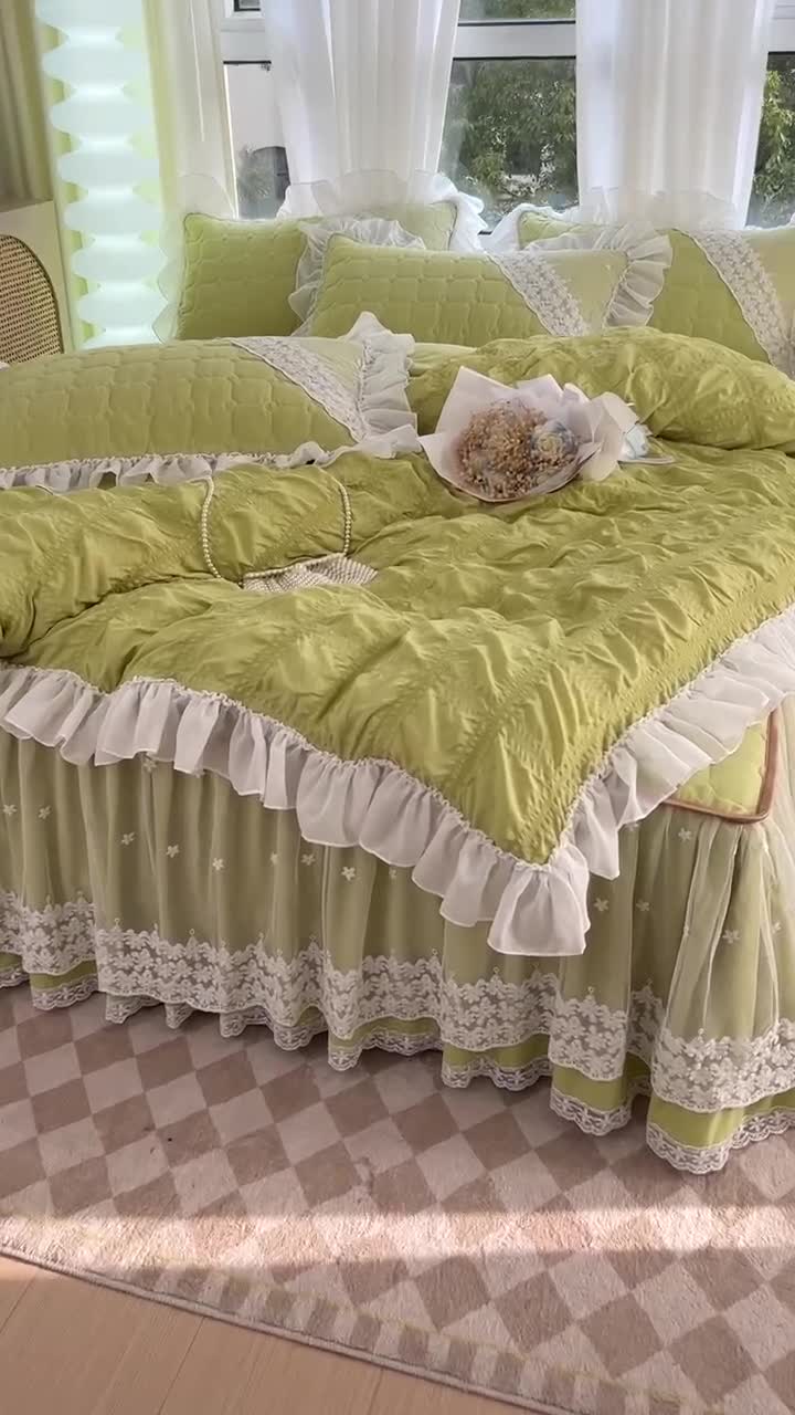 91家纺网 家纺一手货源 找家纺 罗艺轩 2024新款 泡泡纱夹棉床裙白雪公主系列四件套 青草绿