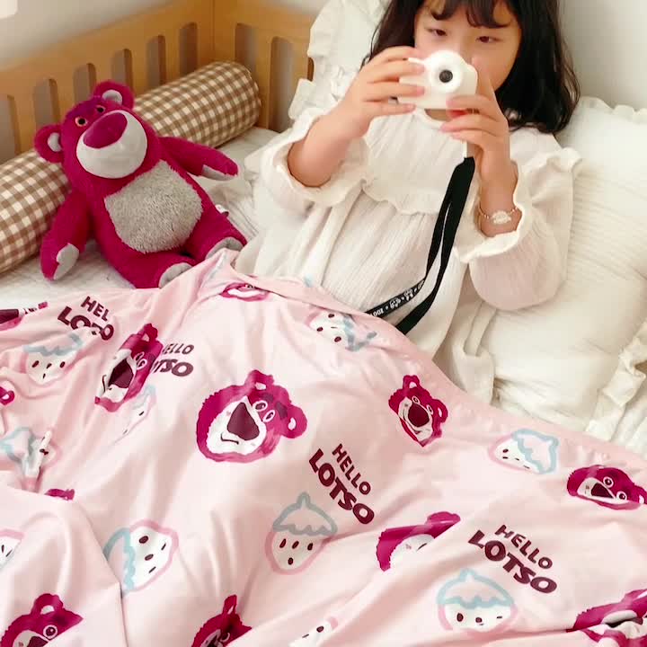 91家纺网 家纺一手货源 找家纺 星期八 2023新款 迪斯尼凉感毯 草莓熊