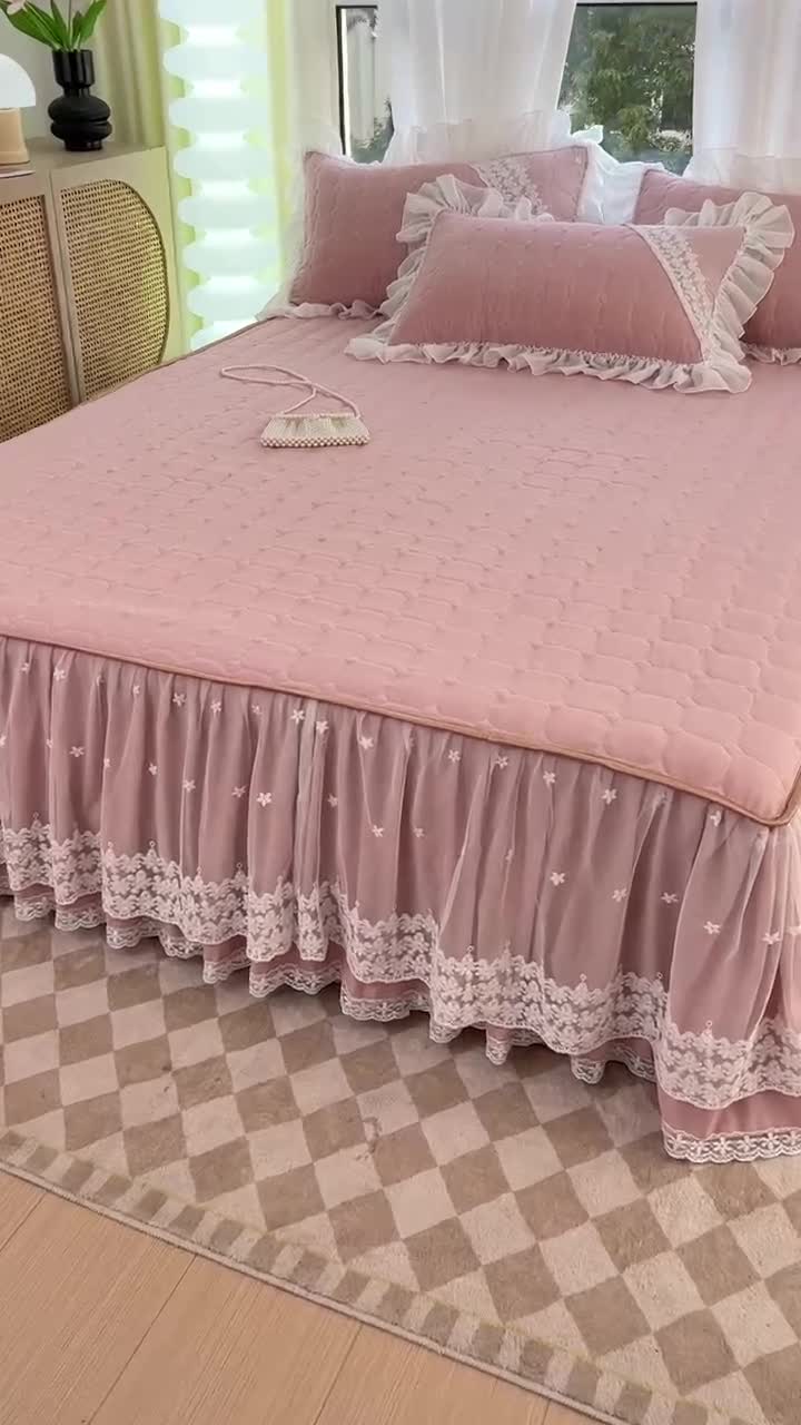 91家纺网 家纺一手货源 找家纺 罗艺轩 2024新款 泡泡纱夹棉床裙白雪公主系列 美人玉