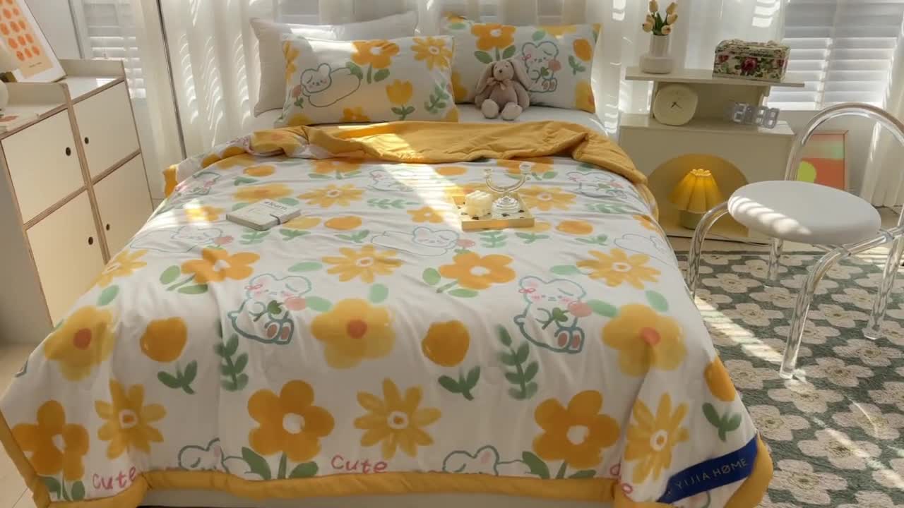 91家纺网 家纺一手货源 找家纺 星巴K 2023新款洛卡棉美棉印花夏被亲肤手包边夏被 阳光兔兔