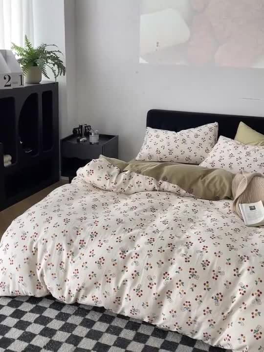 91家纺网 家纺一手货源 找家纺 时年 2023新款全棉母婴级有氧双层纱纽扣工艺款四件套-场景一 小熊花朵