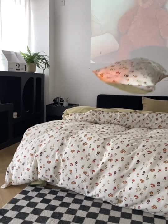 91家纺网 家纺一手货源 找家纺 时年 2023新款全棉母婴级有氧双层纱纽扣工艺款四件套-场景一 夕颜花