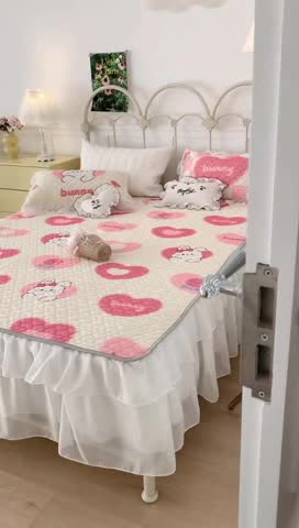 91家纺网 家纺一手货源 找家纺 昔可 2023新款第二批双层床裙乳胶三件套 可爱小清新风 心动兔