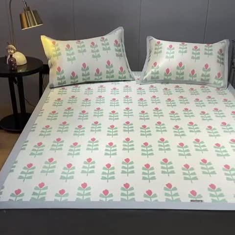 91家纺网 家纺一手货源 找家纺 安哆啦 A类数码印花冰丝藤席三件套 小绿花花