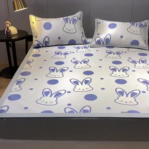 91家纺网 家纺一手货源 找家纺 安哆啦 A类数码印花冰丝藤席三件套 圆点兔兔