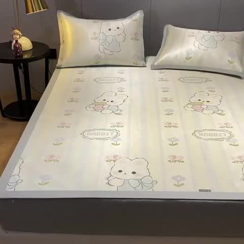 91家纺网 家纺一手货源 找家纺 安哆啦 A类数码印花冰丝藤席三件套 花中兔