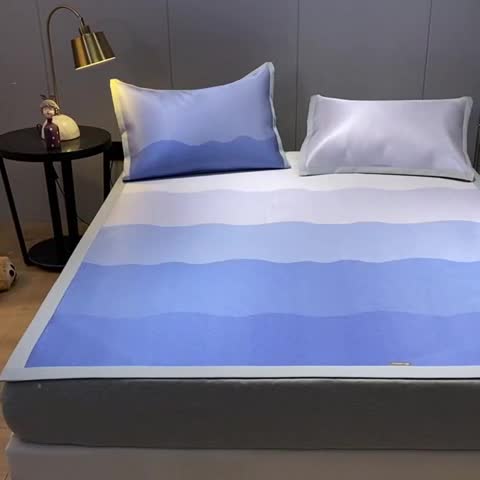 91家纺网 家纺一手货源 找家纺 安哆啦 A类数码印花冰丝藤席三件套 蓝色渐变