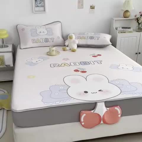 91家纺网 家纺一手货源 找家纺 慕尚 2025新款满天星云感丝工艺席 布丁兔（床笠款）