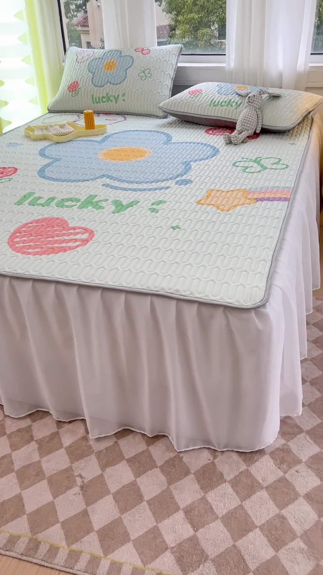 91家纺网 家纺一手货源 找家纺 慕尚 2025新款花边凉感丝乳胶凉席床席床裙款 幸运心