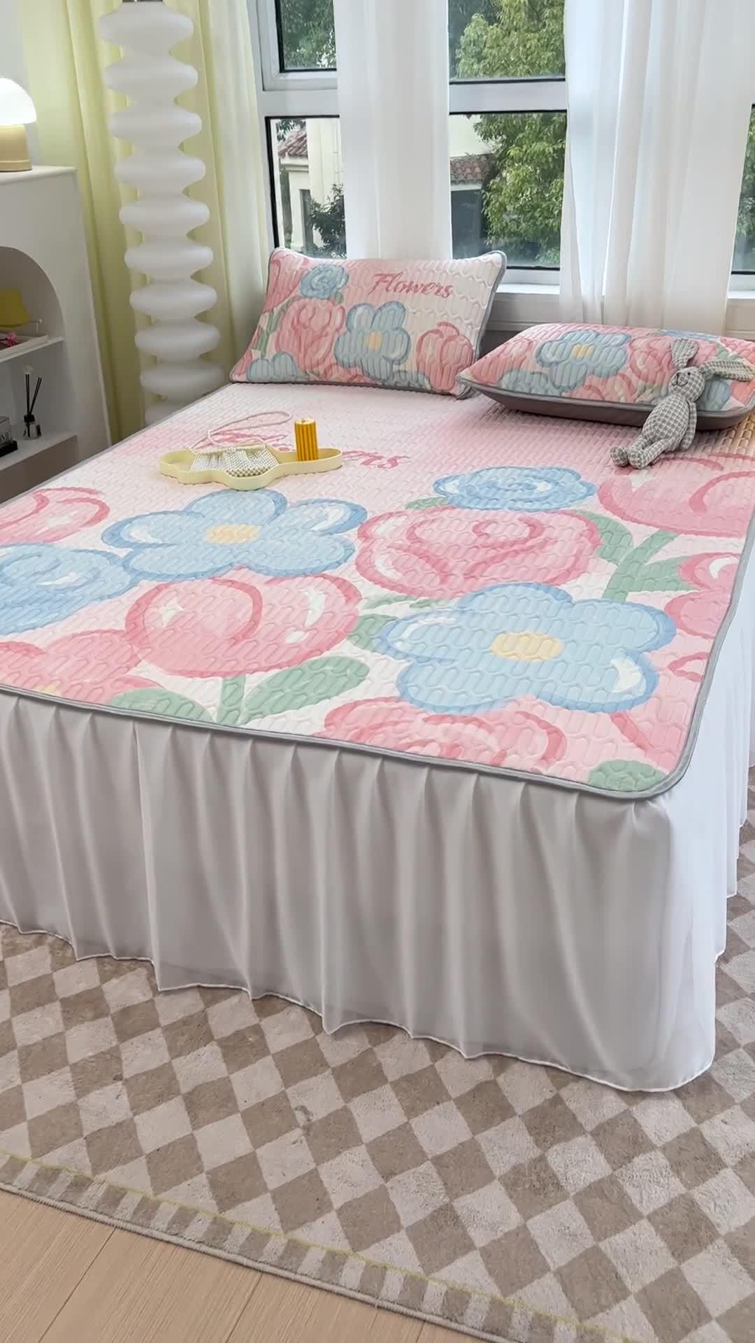 91家纺网 家纺一手货源 找家纺 慕尚 2025新款花边凉感丝乳胶凉席床席床裙款 夏日花语