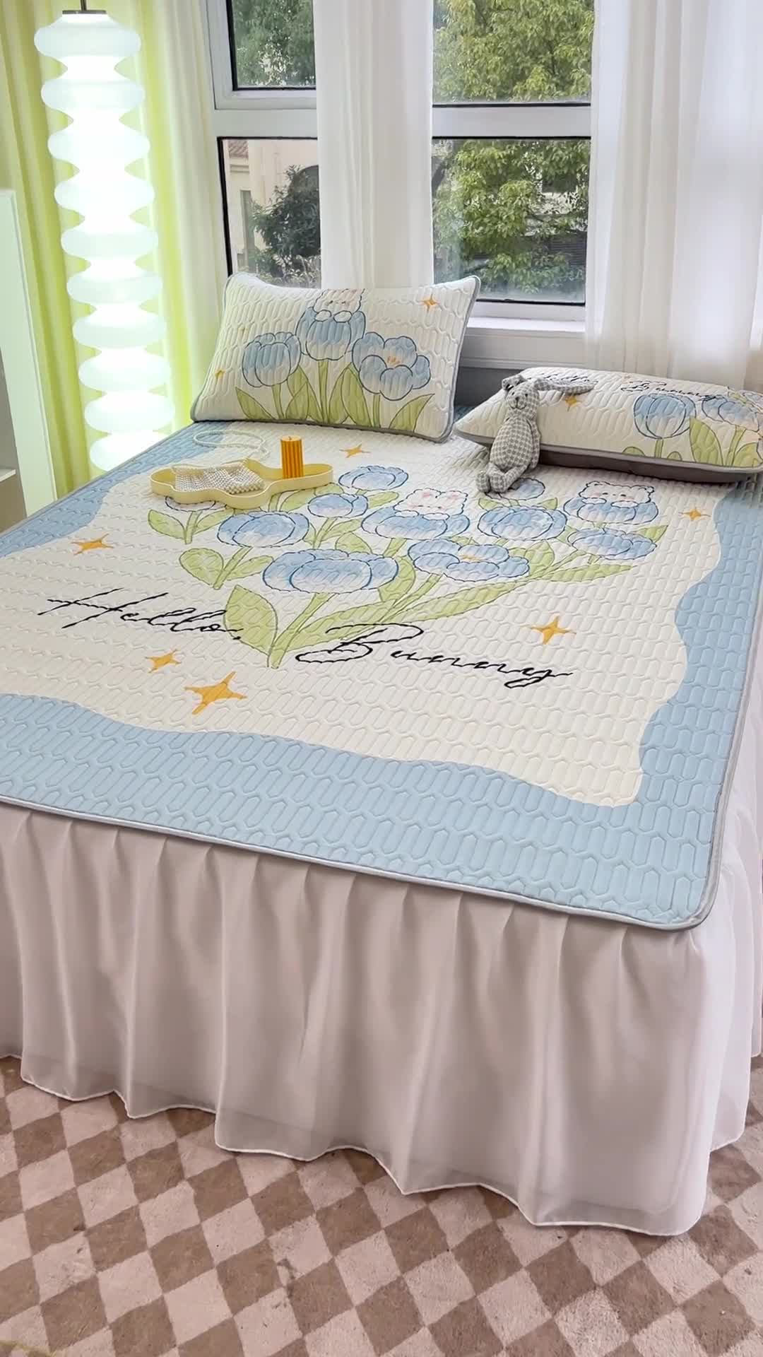 91家纺网 家纺一手货源 找家纺 慕尚 2025新款花边凉感丝乳胶凉席床席床裙款 蓝斯兔