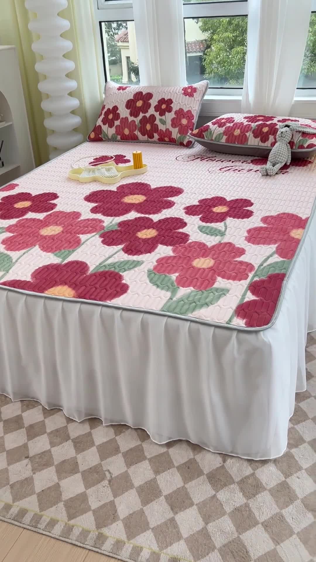 91家纺网 家纺一手货源 找家纺 慕尚 2025新款花边凉感丝乳胶凉席床席床裙款 花漾绽放