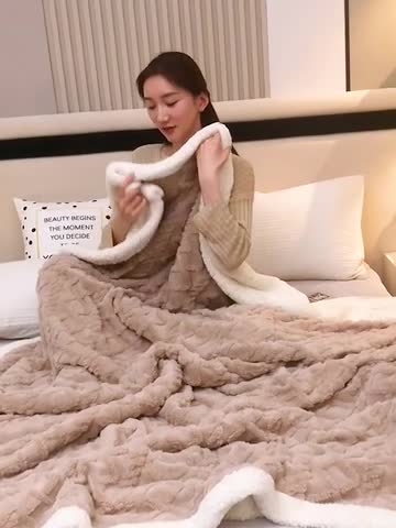 91家纺网 家纺一手货源 找家纺 肖恩 2025秋冬新款塔芙绒羊羔绒毛毯 浅卡其