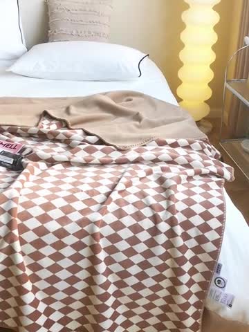 91家纺网 家纺一手货源 找家纺 肖恩 2025新款A类菱形格德绒暖绒毯 菱形格-咖啡