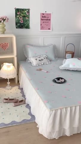 91家纺网 家纺一手货源 找家纺 昔可家纺 2023新款双层雪纺纱花边床裙款凉感软席 蓝色甜美玫瑰