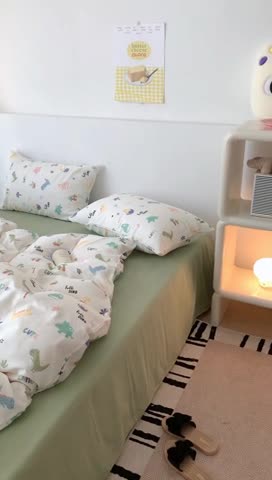 91家纺网 家纺一手货源 找家纺 昔可家纺 2023新款普通款全棉有氧双层纱四件套 童趣小恐龙