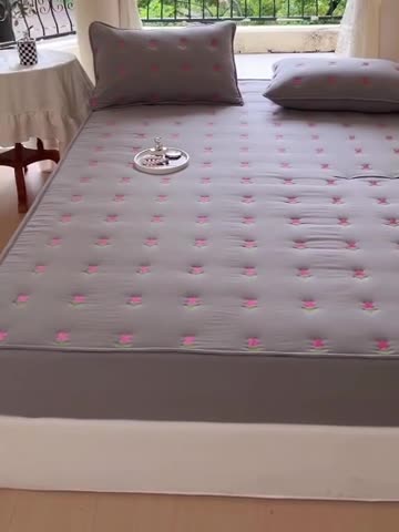 91家纺网 家纺一手货源 找家纺 尊康家纺（原磊科） 2024新款亲肤奶昔棉抗菌夹棉床笠-紫菀系列 紫菀-绅士灰