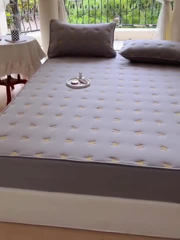 91家纺网 家纺一手货源 找家纺 尊康家纺（原磊科） 2024新款亲肤奶昔棉抗菌夹棉床笠-蝴蝶结系列 蝴蝶结-绅士灰