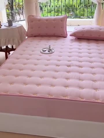 91家纺网 家纺一手货源 找家纺 尊康家纺（原磊科） 2024新款亲肤奶昔棉抗菌夹棉床笠-蝴蝶结系列 蝴蝶结-淡粉