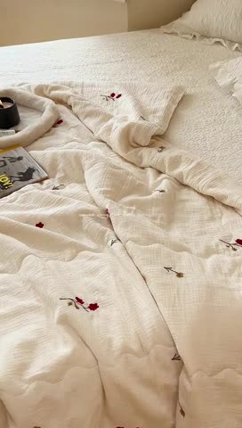 91家纺网 家纺一手货源 找家纺 洋铭区 2023新款全棉皱皱双层纱夏被 小花仙