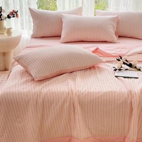 91家纺网 家纺一手货源 找家纺 千朵 2023新款新款全棉色织提花水洗手工包边大豆棉夏被四件套 锦瑟-粉玉