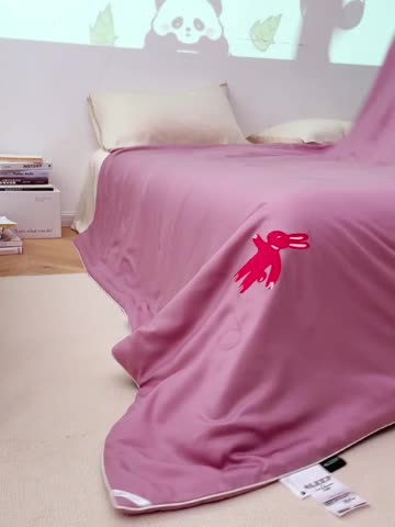 91家纺网 家纺一手货源 找家纺 莱福仕 2024新款莫代尔卡通刺绣夏被 墩墩兔-玉颜紫粉