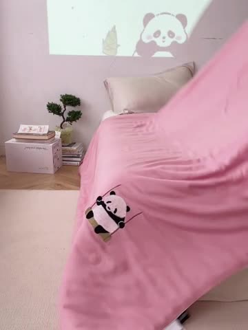 91家纺网 家纺一手货源 找家纺 莱福仕 2024新款莫代尔卡通刺绣夏被 萌宝-奶油粉