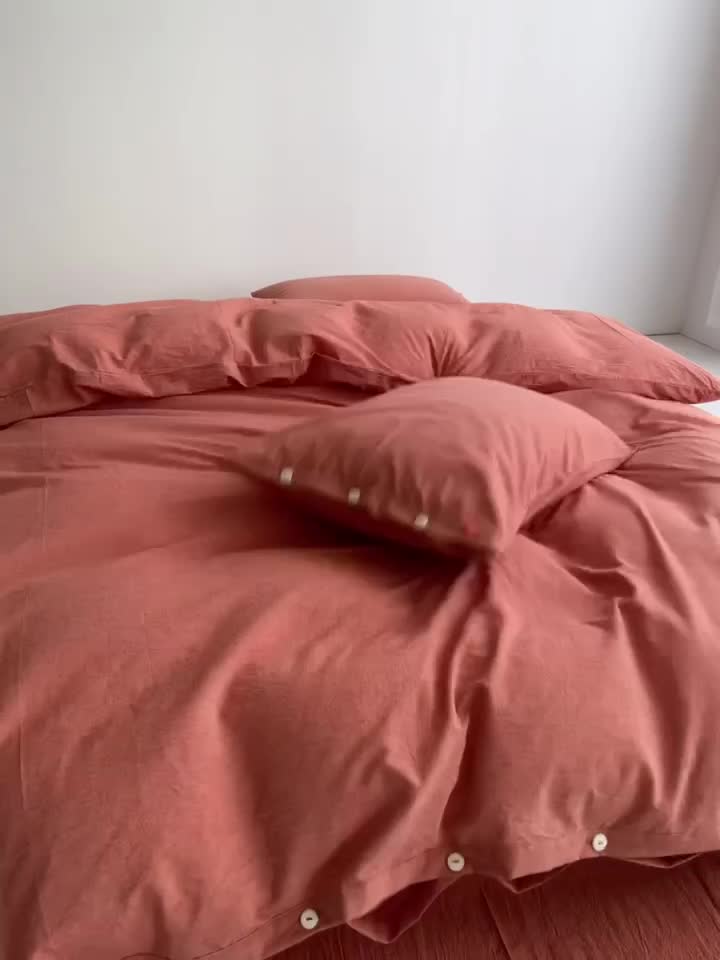 91家纺网 家纺一手货源 找家纺 安莱生活 2023年水洗棉全棉色经色纬高支高密纽扣款工艺四件套 砖红