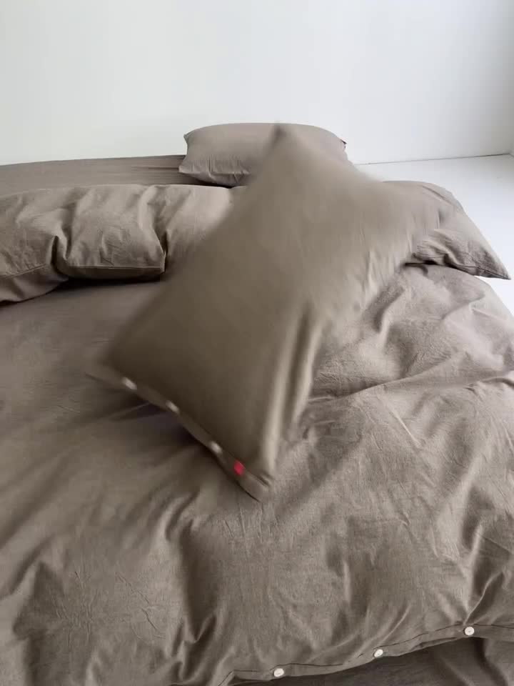 91家纺网 家纺一手货源 找家纺 安莱生活 2023年水洗棉全棉色经色纬高支高密纽扣款工艺四件套 浅咖